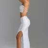 Jupe longue Pelagia à taille en V et fente sur la cuisse, en blanc Jupe longue Pelagia à taille en V et fente sur la cuisse, en blanc