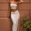 Jupe longue Pelagia à taille en V et fente sur la cuisse, en blanc Jupe longue Pelagia à taille en V et fente sur la cuisse, en blanc