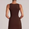 Jupe moulante taille moyenne Tula avec fente, couleur marron chocolat Jupe moulante taille moyenne Tula avec fente, couleur marron chocolat