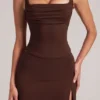 Jupe moulante taille moyenne Tula avec fente, couleur marron chocolat Jupe moulante taille moyenne Tula avec fente, couleur marron chocolat
