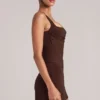 Jupe moulante taille moyenne Tula avec fente, couleur marron chocolat Jupe moulante taille moyenne Tula avec fente, couleur marron chocolat