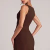 Jupe moulante taille moyenne Tula avec fente, couleur marron chocolat Jupe moulante taille moyenne Tula avec fente, couleur marron chocolat