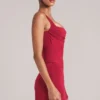 Jupe moulante taille moyenne Tula avec fente, couleur rouge cerise
