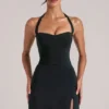 Jupe moulante taille moyenne Tula avec fente, en noir Jupe moulante taille moyenne Tula avec fente, en noir