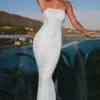 Kinsley Robe longue bandeau à découpes et ornements, blanche Kinsley Robe longue bandeau à découpes et ornements, blanche