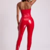 Leggings en vinyle Samara à taille haute en V, couleur rouge feu Leggings en vinyle Samara à taille haute en V, couleur rouge feu