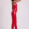 Leggings en vinyle Samara à taille haute en V, couleur rouge feu Leggings en vinyle Samara à taille haute en V, couleur rouge feu