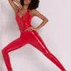 Leggings en vinyle Samara à taille haute en V, couleur rouge feu Leggings en vinyle Samara à taille haute en V, couleur rouge feu