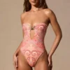 Maillot de bain 1 pièce bandeau à découpes Faye, imprimé cachemire Maillot de bain 1 pièce bandeau à découpes Faye, imprimé cachemire