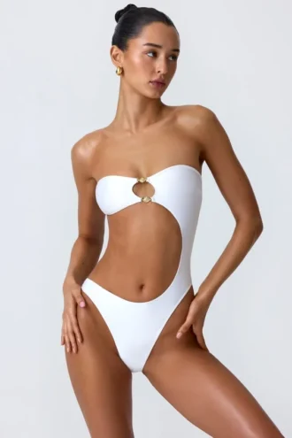 Maillot de bain 1 pièce bandeau à découpes orné de perles Miami en blanc