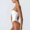 Maillot de bain 1 pièce bandeau à découpes orné de perles Miami en blanc Maillot de bain 1 pièce bandeau à découpes orné de perles Miami en blanc