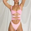 Maillot de bain 1 pièce à découpes Elirae en rose multicolore Maillot de bain 1 pièce à découpes Elirae en rose multicolore