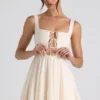 Micro-mini-robe trapèze à nœud Nanisca, couleur ivoire