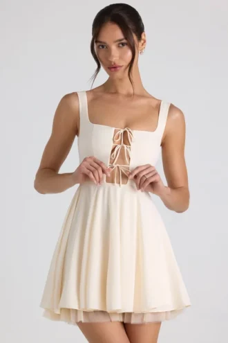 Micro-mini-robe trapèze à nœud Nanisca, couleur ivoire