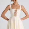 Micro-mini-robe trapèze à nœud Nanisca, couleur ivoire