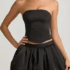 Mini-jupe Clemmy à ourlet bouffant et taille mi-haute, en noir Mini-jupe Clemmy à ourlet bouffant et taille mi-haute, en noir