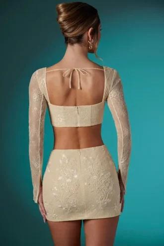 Mini-jupe moulante en dentelle ornée Romy, couleur ivoire