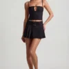 Mini-jupe plissée à taille basse et ceinture Velora, en noir Mini-jupe plissée à taille basse et ceinture Velora, en noir