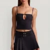 Mini-jupe plissée à taille basse et ceinture Velora, en noir Mini-jupe plissée à taille basse et ceinture Velora, en noir