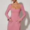 Mini-robe A-line à manches longues et encolure en cœur Corinne, couleur rose poudré Mini-robe A-line à manches longues et encolure en cœur Corinne, couleur rose poudré
