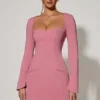 Mini-robe A-line à manches longues et encolure en cœur Corinne, couleur rose poudré Mini-robe A-line à manches longues et encolure en cœur Corinne, couleur rose poudré