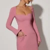 Mini-robe A-line à manches longues et encolure en cœur Corinne, couleur rose poudré Mini-robe A-line à manches longues et encolure en cœur Corinne, couleur rose poudré