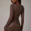 Mini-robe A-line à manches longues et ornements transparents Zeta, couleur Deep Cocoa Mini-robe A-line à manches longues et ornements transparents Zeta, couleur Deep Cocoa