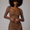 Mini-robe A-line à manches longues transparente et ornée Zeta, couleur Mocha Mini-robe A-line à manches longues transparente et ornée Zeta, couleur Mocha