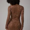 Mini-robe A-line à manches longues transparente et ornée Zeta, couleur Mocha Mini-robe A-line à manches longues transparente et ornée Zeta, couleur Mocha