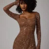 Mini-robe A-line à manches longues transparente et ornée Zeta, couleur Mocha Mini-robe A-line à manches longues transparente et ornée Zeta, couleur Mocha