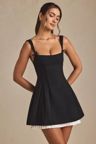 Mini-robe A-line plissée avec nœud Cressida en noir