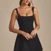 Mini-robe A-line plissée avec nœud Cressida en noir
