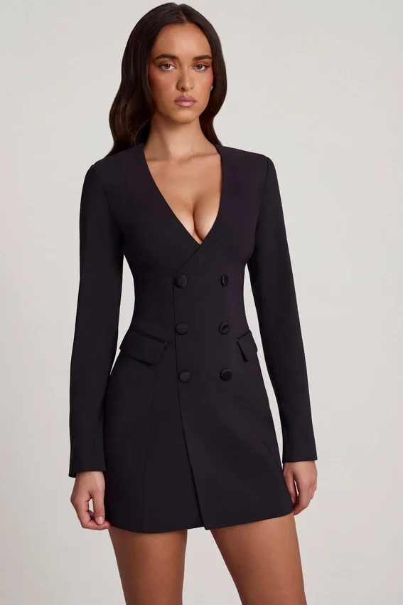 Mini-robe blazer structurée à simple boutonnage Samantae en noir Mini-robe blazer structurée à simple boutonnage Samantae en noir