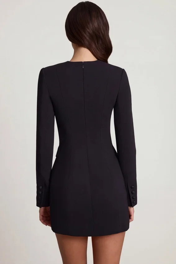 Mini-robe blazer structurée à simple boutonnage Samantae en noir Mini-robe blazer structurée à simple boutonnage Samantae en noir