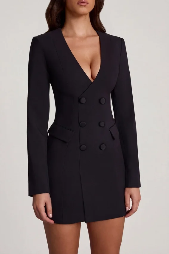 Mini-robe blazer structurée à simple boutonnage Samantae en noir Mini-robe blazer structurée à simple boutonnage Samantae en noir