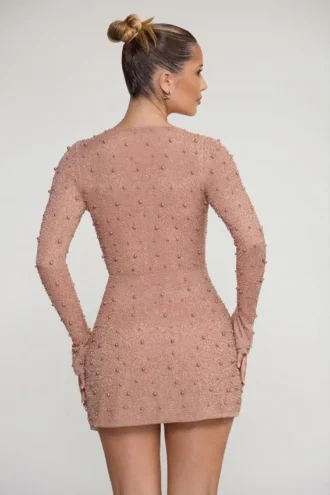 Mini-robe Chelsea à encolure croisée et coupe trapèze, ornée de détails, en beige