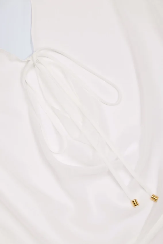 Mini-robe à col bénitier Oualie en blanc Mini-robe à col bénitier Oualie en blanc