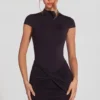 Mini-robe à col roulé en jersey Blair, dos nu froncé, en noir Mini-robe à col roulé en jersey Blair, dos nu froncé, en noir