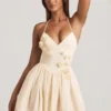 Mini-robe corset à dos nu Augusta avec appliqués floraux, couleur ivoire Mini-robe corset à dos nu Augusta avec appliqués floraux, couleur ivoire