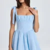 Mini-robe corset drapée Bellamy en bleu poudré Mini-robe corset drapée Bellamy en bleu poudré