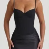 Mini-robe corset drapée Lovella en noir Mini-robe corset drapée Lovella en noir