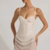 Mini-robe corset drapée semi-transparente avec ornements Connie, en blanc
