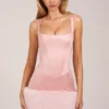 Mini-robe corset à encolure carrée en satin et fausse fourrure Rixelle, couleur rose poudré Mini-robe corset à encolure carrée en satin et fausse fourrure Rixelle, couleur rose poudré