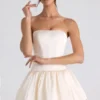Mini-robe corset à lacets et ourlet bouffant Fabiola, couleur ivoire Mini-robe corset à lacets et ourlet bouffant Fabiola, couleur ivoire