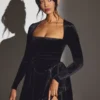 Mini-robe corset à manches longues en velours Tera, couleur noir jais Mini-robe corset à manches longues en velours Tera, couleur noir jais