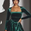Mini-robe corset à manches longues en velours Tera, vert émeraude Mini-robe corset à manches longues en velours Tera, vert émeraude
