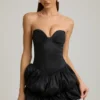 Mini-robe corset à ourlet bouffant en satin Laela, couleur noire Mini-robe corset à ourlet bouffant en satin Laela, couleur noire
