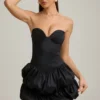 Mini-robe corset à ourlet bouffant en satin Laela, couleur noire Mini-robe corset à ourlet bouffant en satin Laela, couleur noire