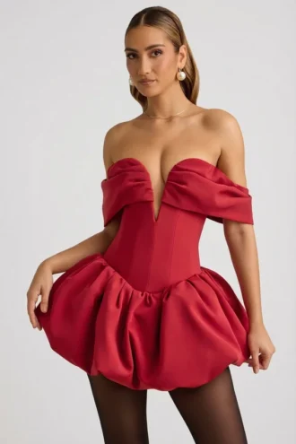 Mini-robe corset à épaules dénudées et ourlet bouffant superposé Jessamy, couleur rouge vif