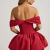 Mini-robe corset à épaules dénudées et ourlet bouffant superposé Jessamy, couleur rouge vif Mini-robe corset à épaules dénudées et ourlet bouffant superposé Jessamy, couleur rouge vif